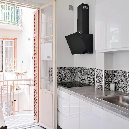 Promenade: Spacious Air-conditioned Near Nice