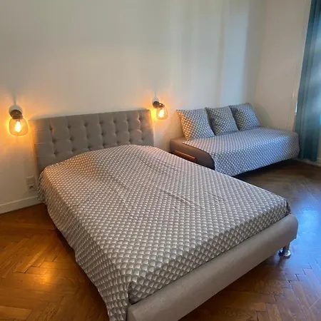 Promenade: Spacious Air-conditioned Near Nice